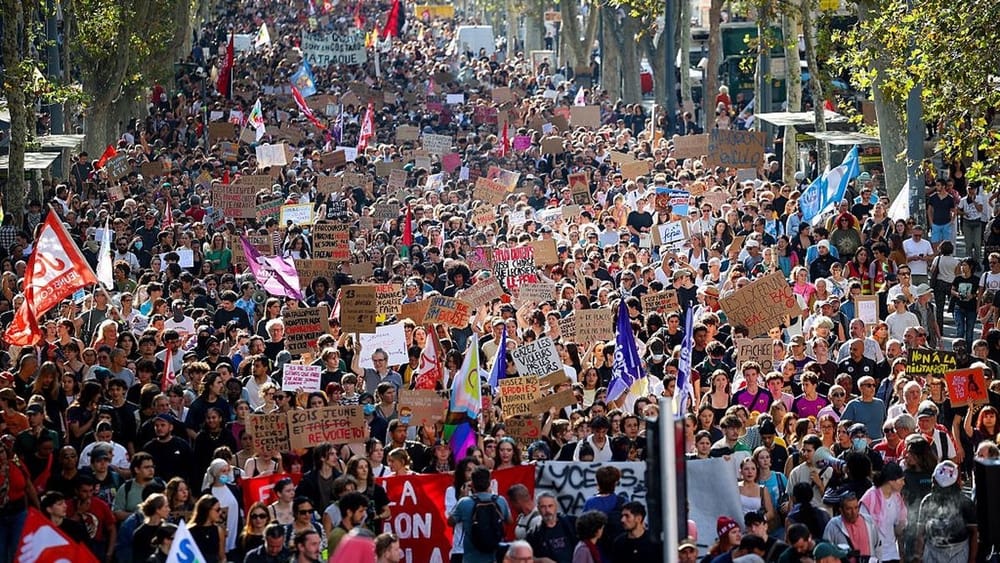 La jeunesse, moteur de la révolution citoyenne : quand la transmission politique s’inverse. image de l'article
